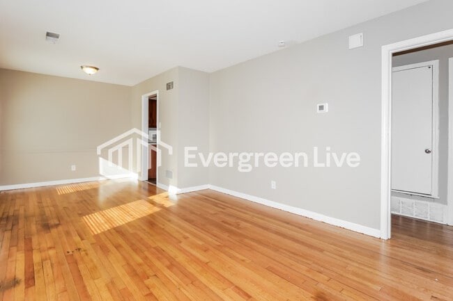 Building Photo - 3174 Beauchamp Dr