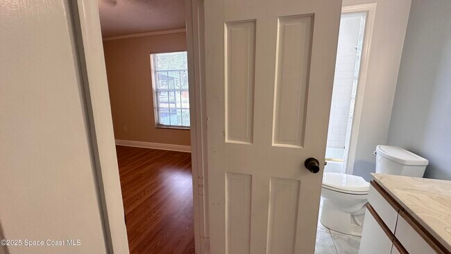 Building Photo - 301 Nesbitt St