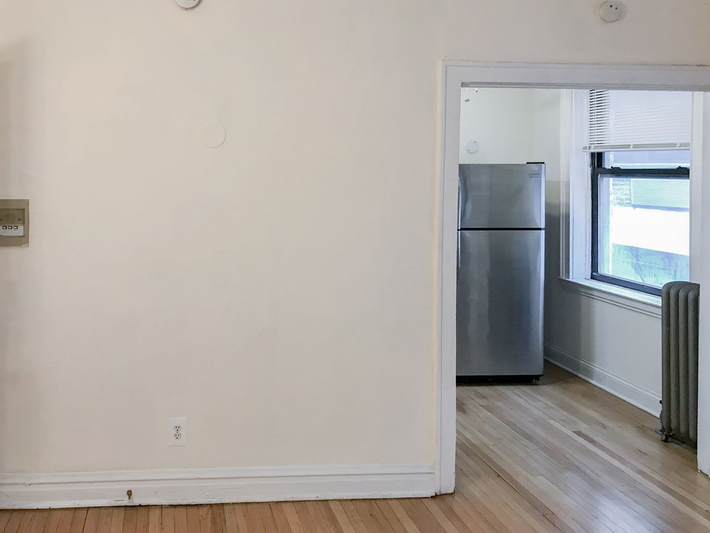 Building Photo - 435 W Surf St