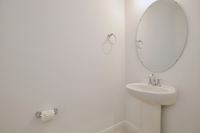 Building Photo - Stunning 3/2.5 Modern Townhome with a Priv...