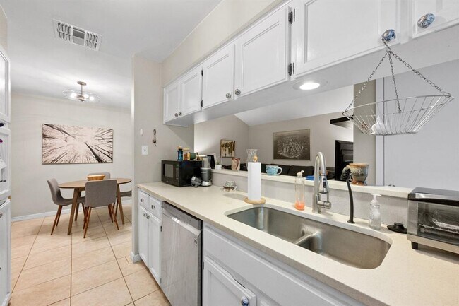 Building Photo - 12817 Hymeadow Dr