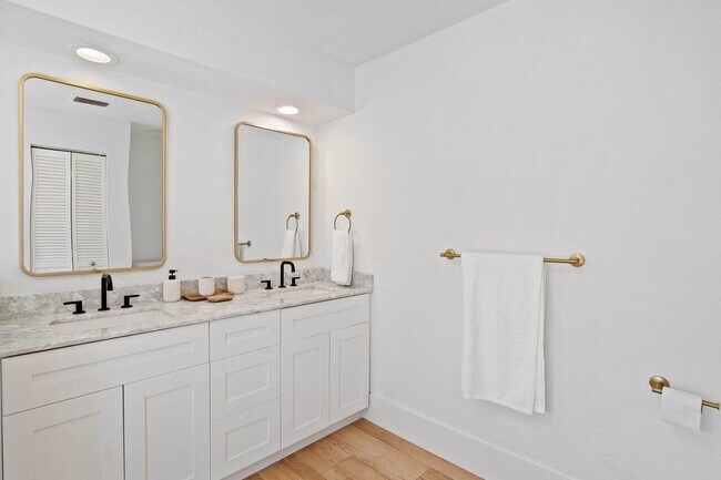 Building Photo - 13471 Barberry Dr