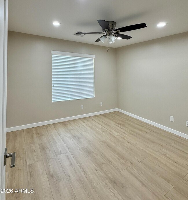 Building Photo - 2532 E Bluefield Ave