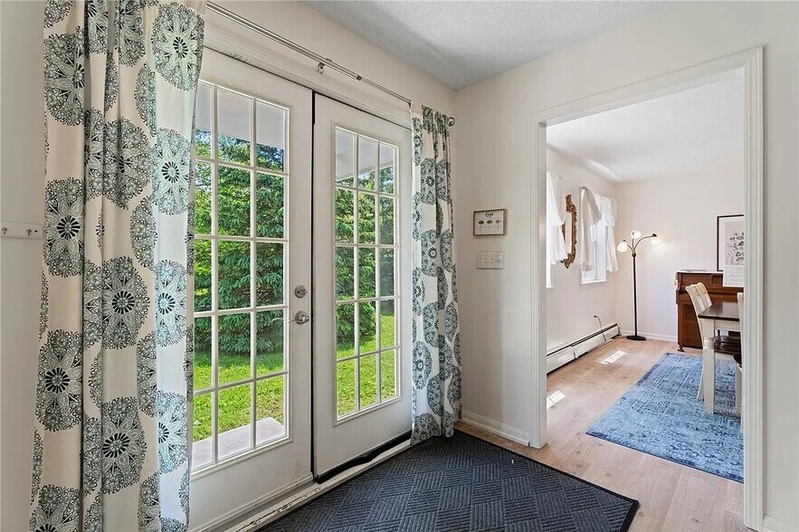 Building Photo - 104 Briarwood Dr