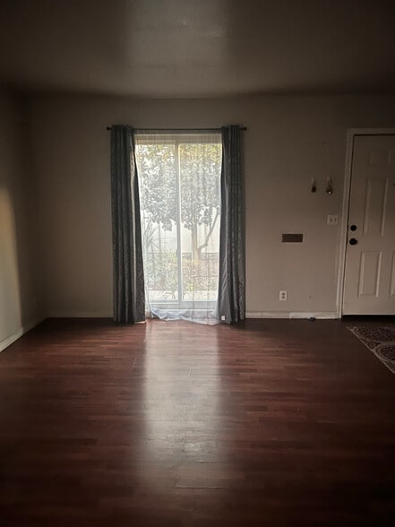 Building Photo - 1062 Marina Dr