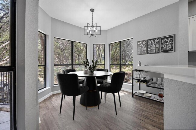 Building Photo - 4711 Spicewood Springs Rd