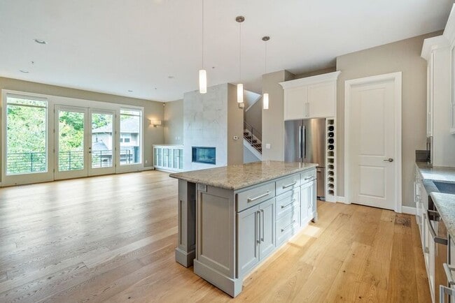 Building Photo - 307 NW Meridian Ridge Ct