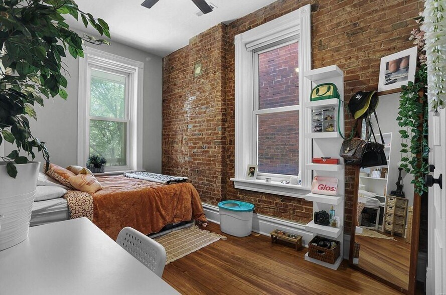 Building Photo - 3326 California Ave