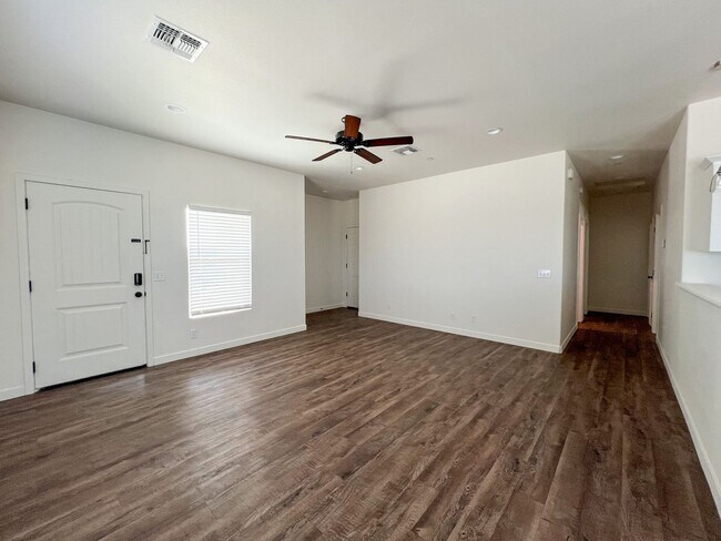 Building Photo - 29 Palms Home with Solar