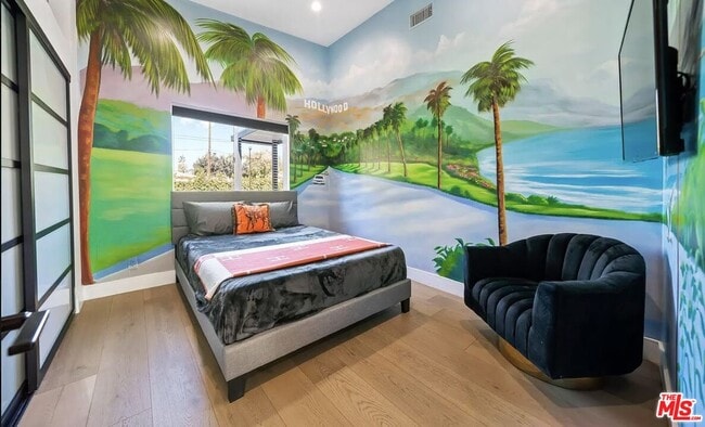 Building Photo - 22616 Oxnard St