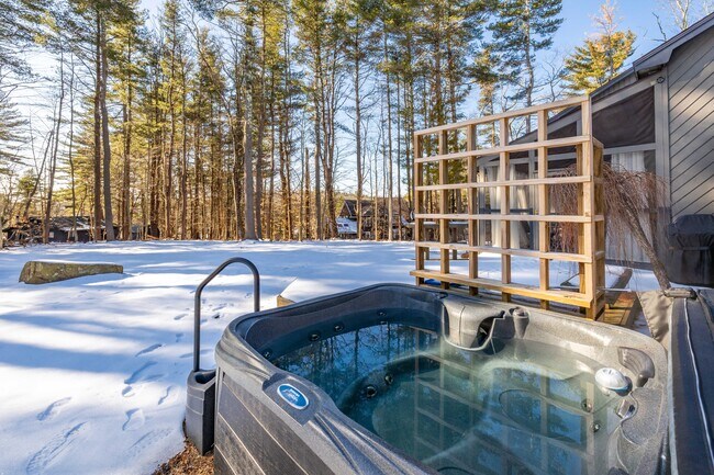 Building Photo - 9 Belshyre Ct