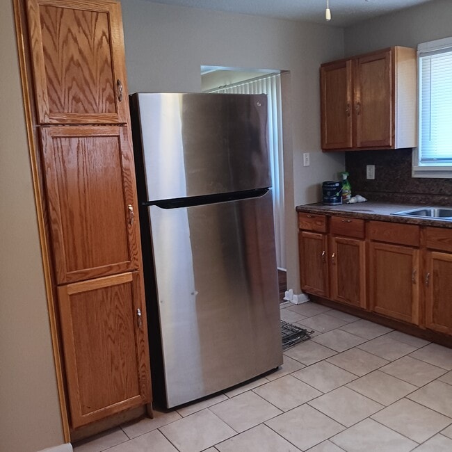 Building Photo - 1821 W 19th Ave