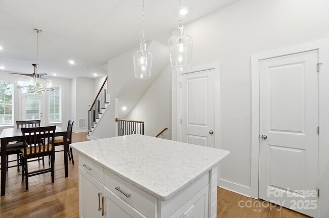 Building Photo - 1312 Nandina St