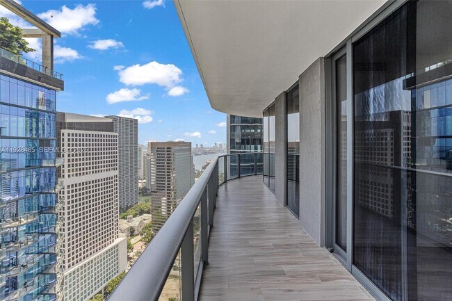 Building Photo - 801 S Miami Ave