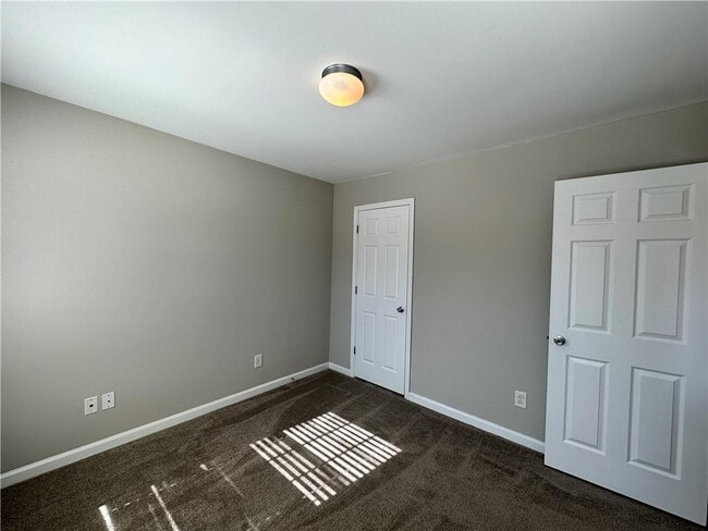 Building Photo - 2403 Walnut Tree Ln