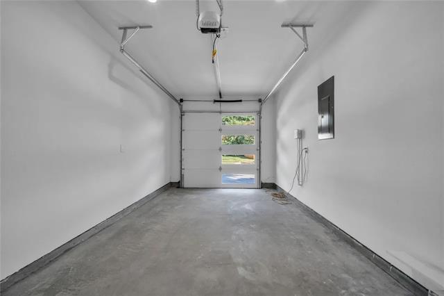 Building Photo - 2230 Garden Dr