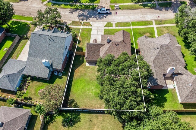 Building Photo - 23111 Red River Dr