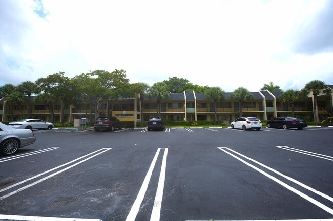 Building Photo - 1617 Meadows Cir