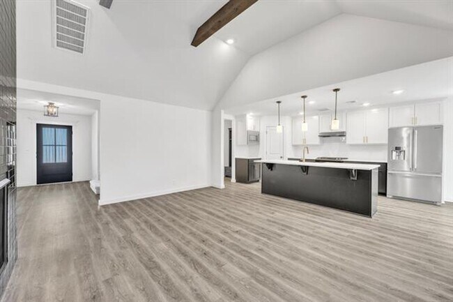 Building Photo - Stunning 4 Bed 3 Bath Broken Arrow Gem