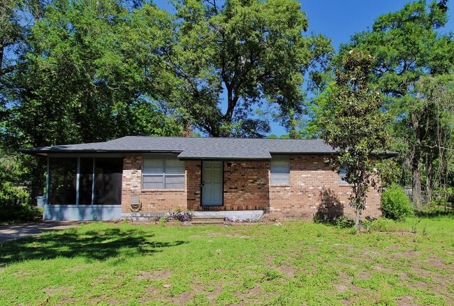 Primary Photo - Charming 3 Bedroom Home Available In Crawf...