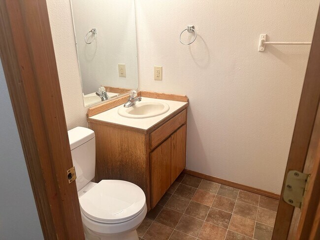 Building Photo - 2538 NE Norton Ct