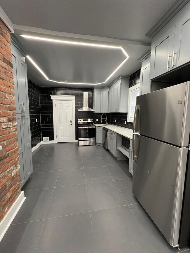 Building Photo - 423 Shelton Ave