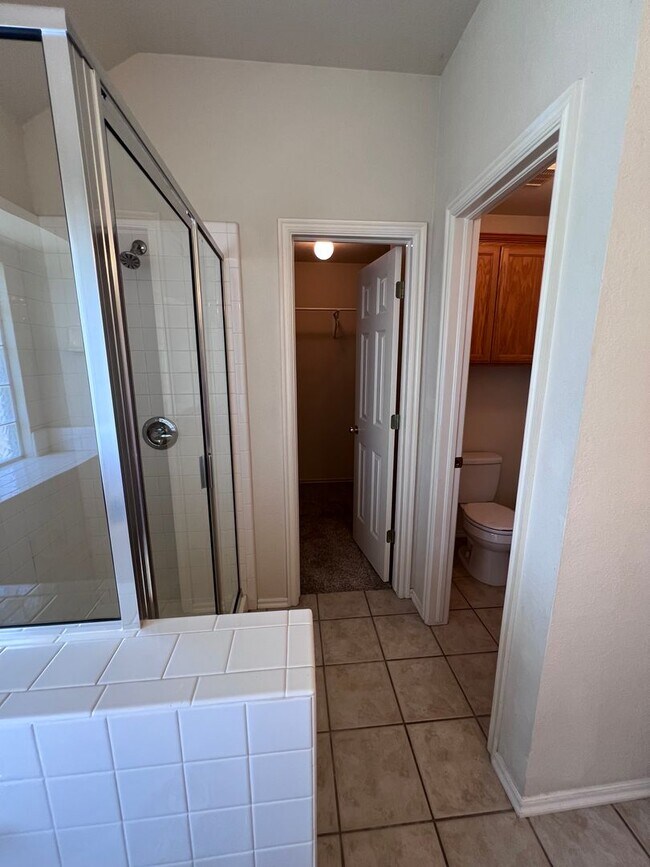 Building Photo - 4 bedroom with Storm Shelter in Yukon Gate...