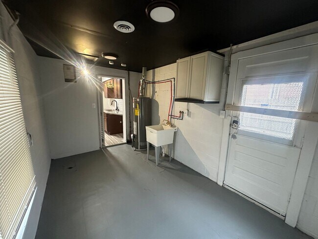 Building Photo - Renovated 3-Bedroom Home – We Welcome Sect...