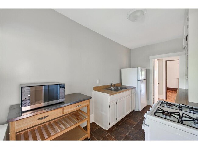 Building Photo - 971 Goodrich Ave