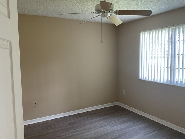 Building Photo - The Grand Isles - Key Lago