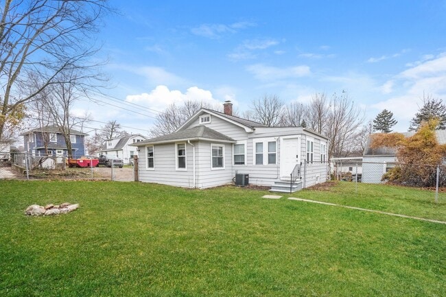 Building Photo - 226 E Fairview Ave