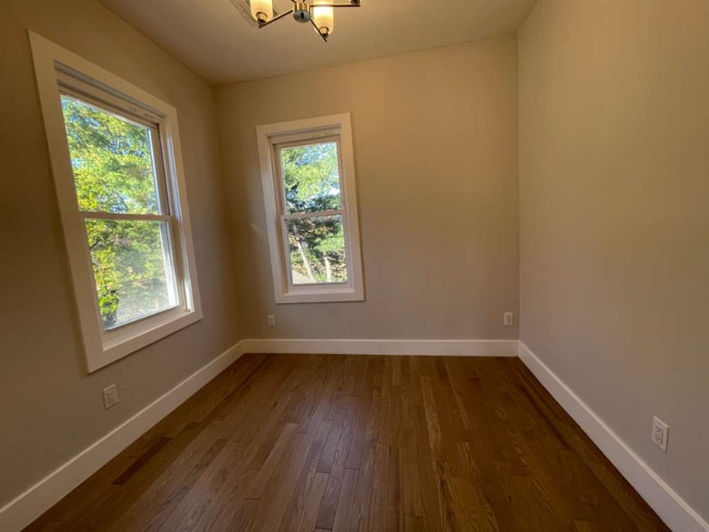 Building Photo - 413 E 9th Ave