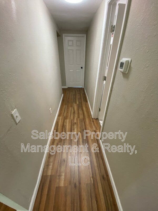 Building Photo - 1100 SE 9th St