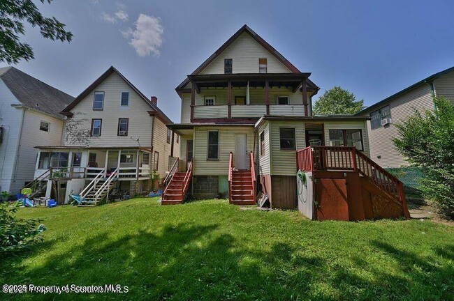 Building Photo - 1416 Capouse Ave