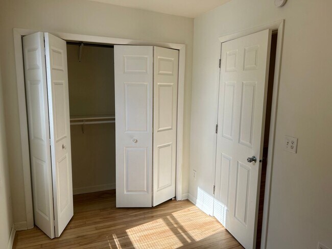 Building Photo - 1024 Euclid St