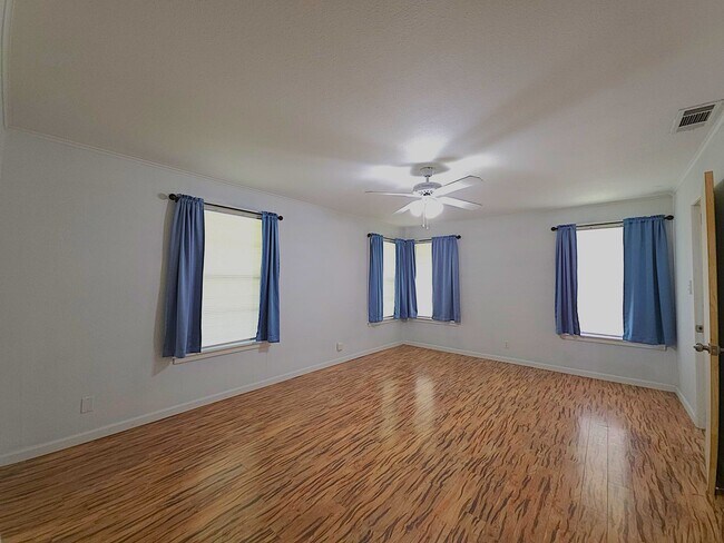 Building Photo - Spacious Country Home for Lease in Van, Texas!