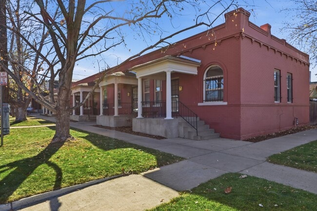 Building Photo - 1032 28th St
