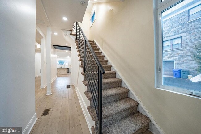 Building Photo - 622 Spring Ave