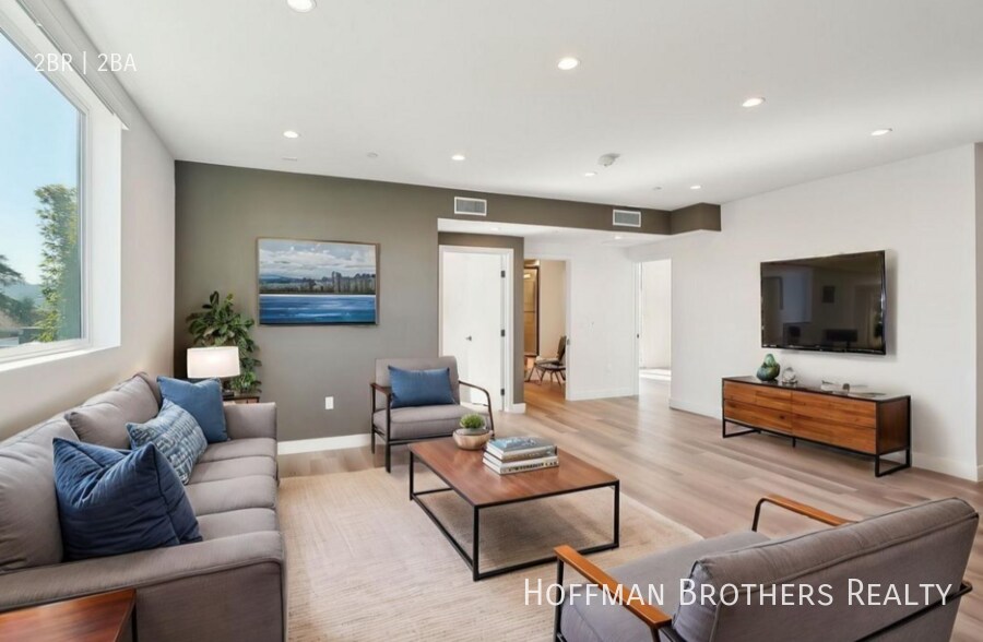 Primary Photo - 10806 Blix St