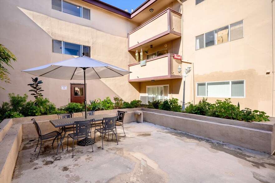 Building Photo - 310 N Jackson St