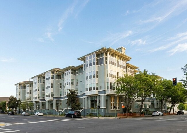 Building Photo - Downtown Oakland Condo w/ Parking & In Unit Laundry