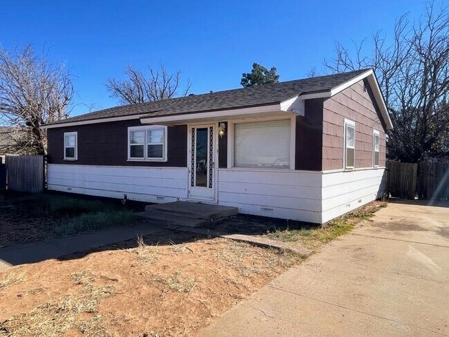 Building Photo - Move-In Ready 3-Bedroom Lamesa Home – Comfortable Classic Charm!
