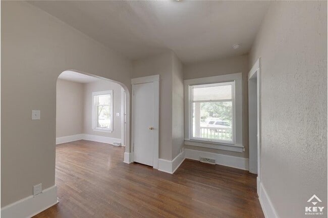 Building Photo - 1258 N Lewellen Ave