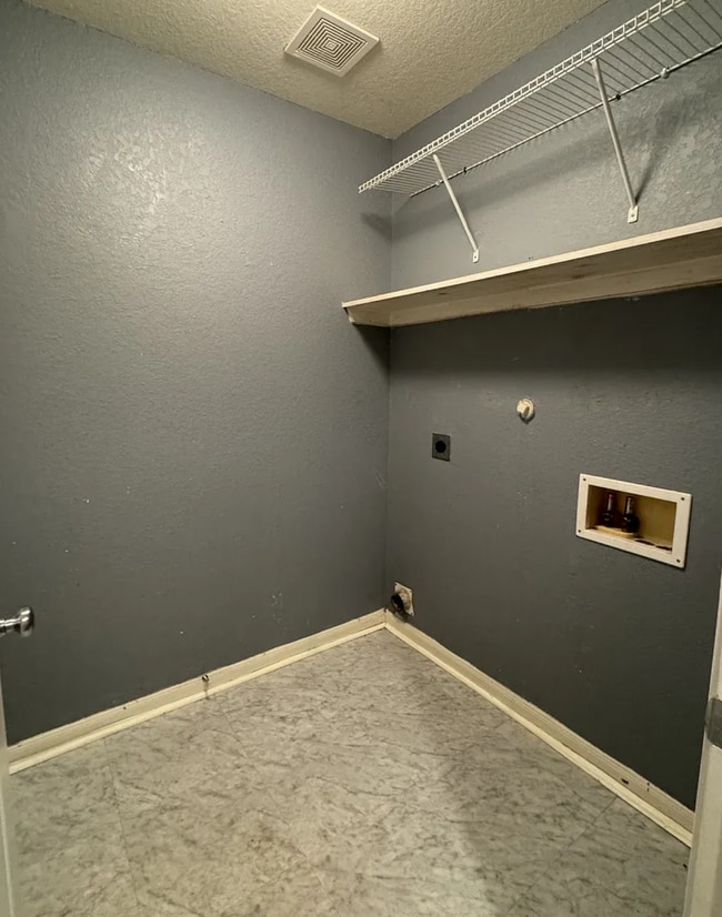 Building Photo - 9334 Ingleton