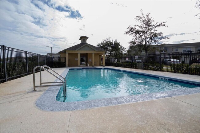 Building Photo - 2 Bedroom 2 Bathroom Condo in Gated Community of Cypress Lakes