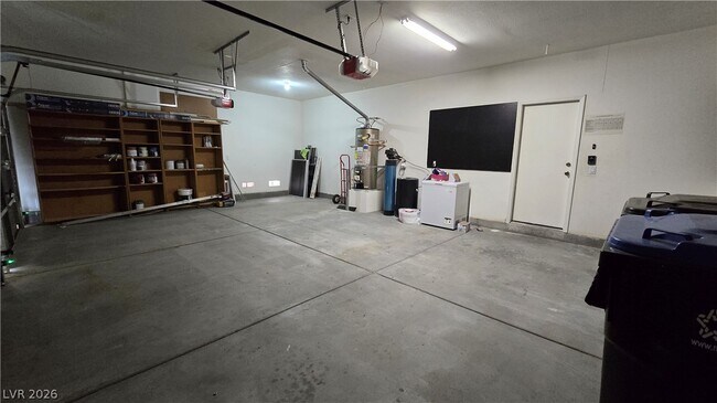 Building Photo - 3902 W El Campo Grande Ave