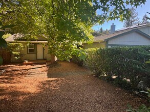 Building Photo - 3 bedroom 2 bath Home with Vaulted Ceiling...