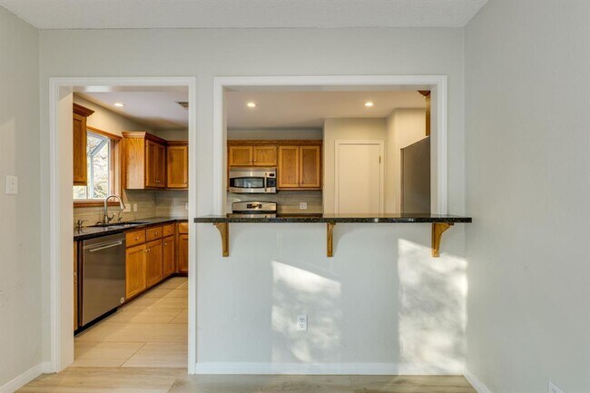 Building Photo - 2304 Willow Way