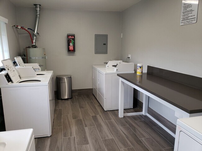 Building Photo - Newly Remodeled 1 Bedroom / Call or text O...