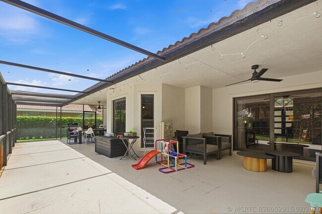 Building Photo - 10027 NW 56th Ct